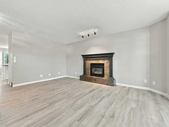 4th image of 334 S Bridlewood Ct SW