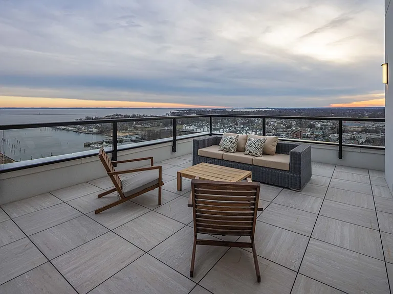 880 Pacific St — Photo 3