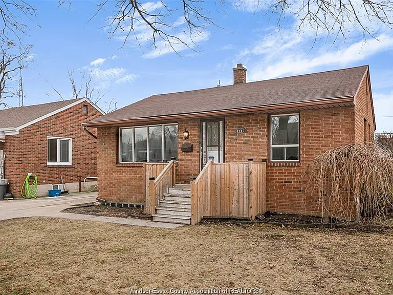 1217 Harrison Ave — Photo 2