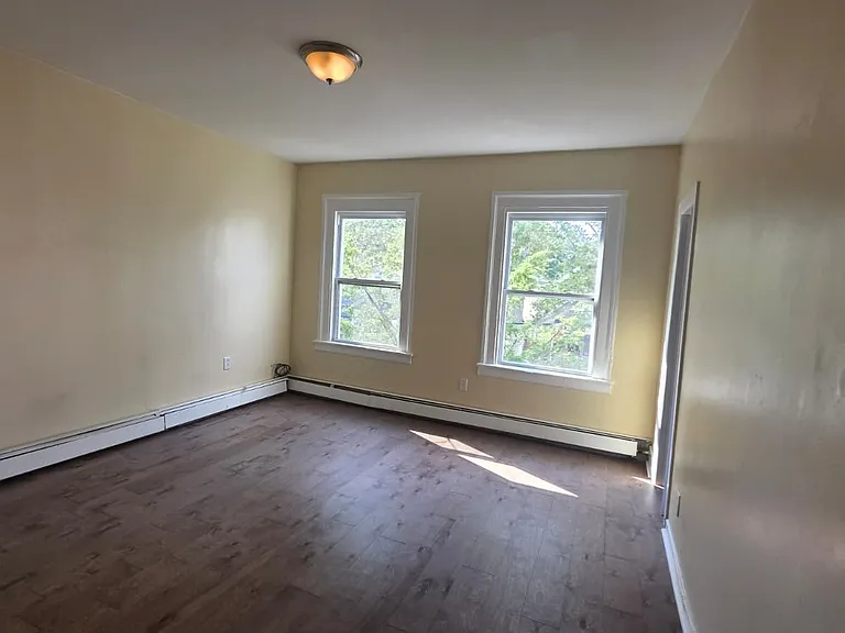 262 Davenport Ave #2 — Photo 2