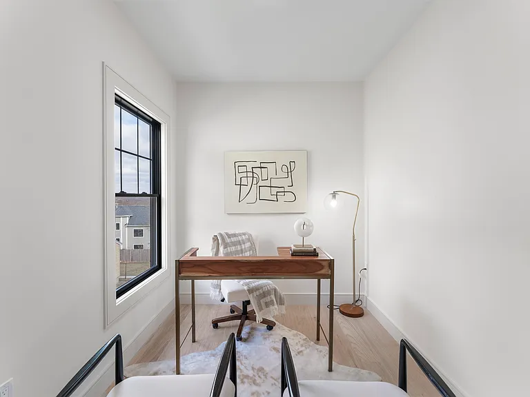 142 Metropolitan #B — Photo 13