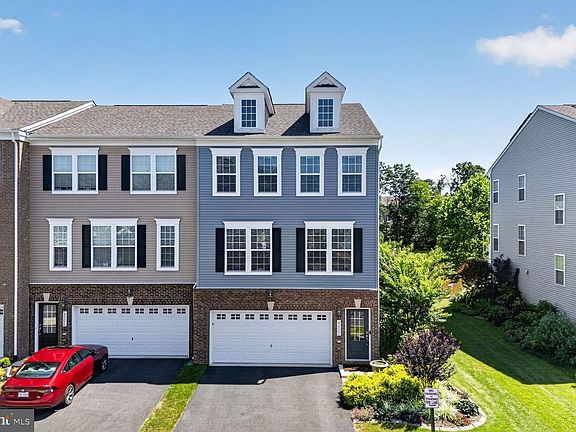 4th image of 8962 Englewood Farms Dr