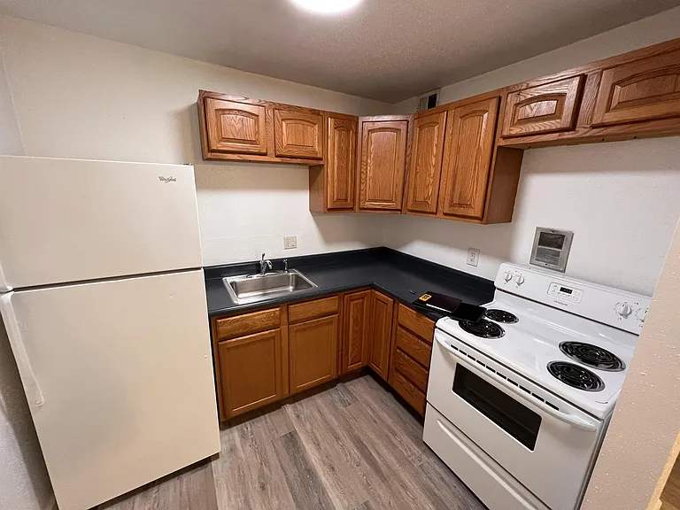 411 E Osborn St — Photo 3