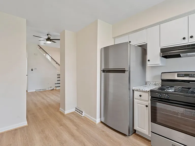 321 Taylor St — Photo 9