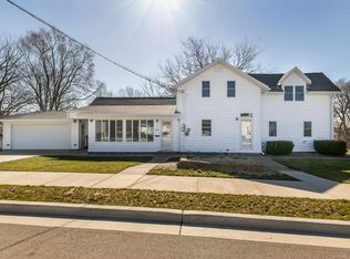 190 Beecher St, East Dubuque, IL 61025