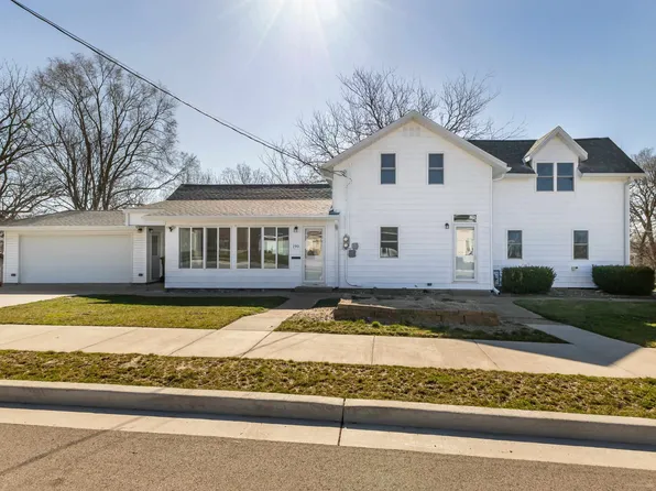 190 Beecher St, East Dubuque, IL 61025