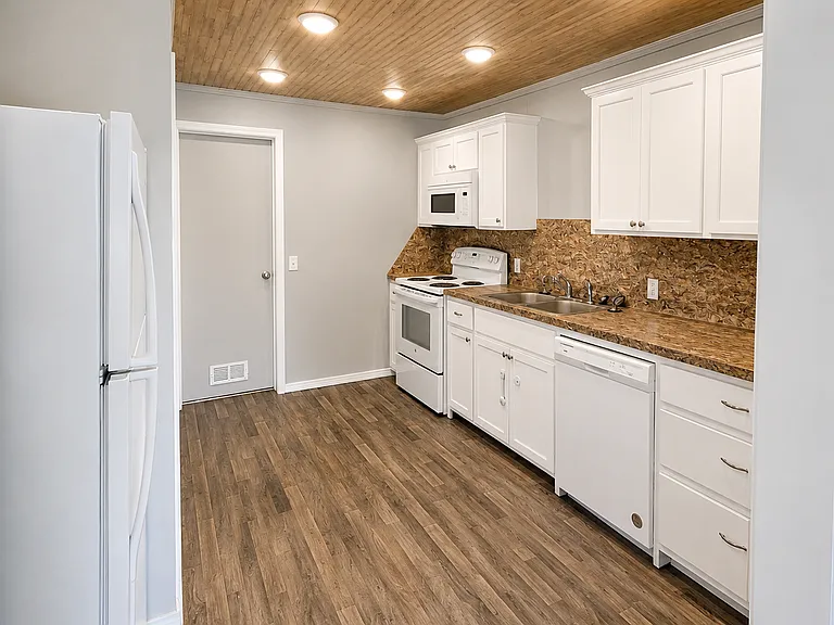 218 W Pulaski St — Photo 4
