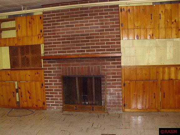 5th image of 920 S Broadway St