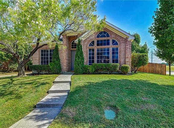 3rd image of 1300 Mae Dr