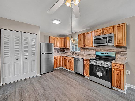 5th image of 1609 Dunbar St NW