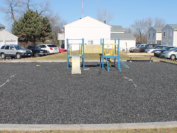 4th image of 490 Meadow Green Ln