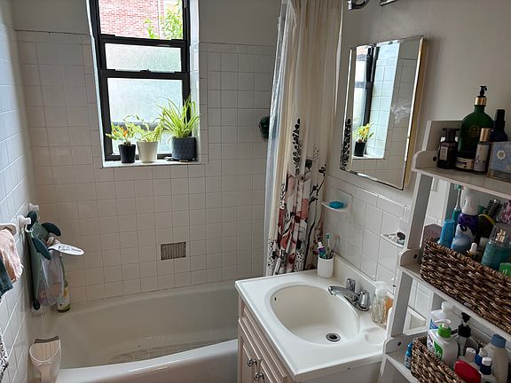 4th image of 3123 47th St APT 1E