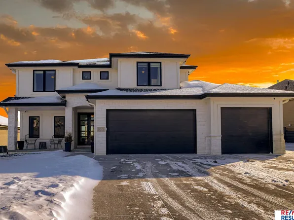 18212 Cheyenne Rd, Omaha, NE 68136