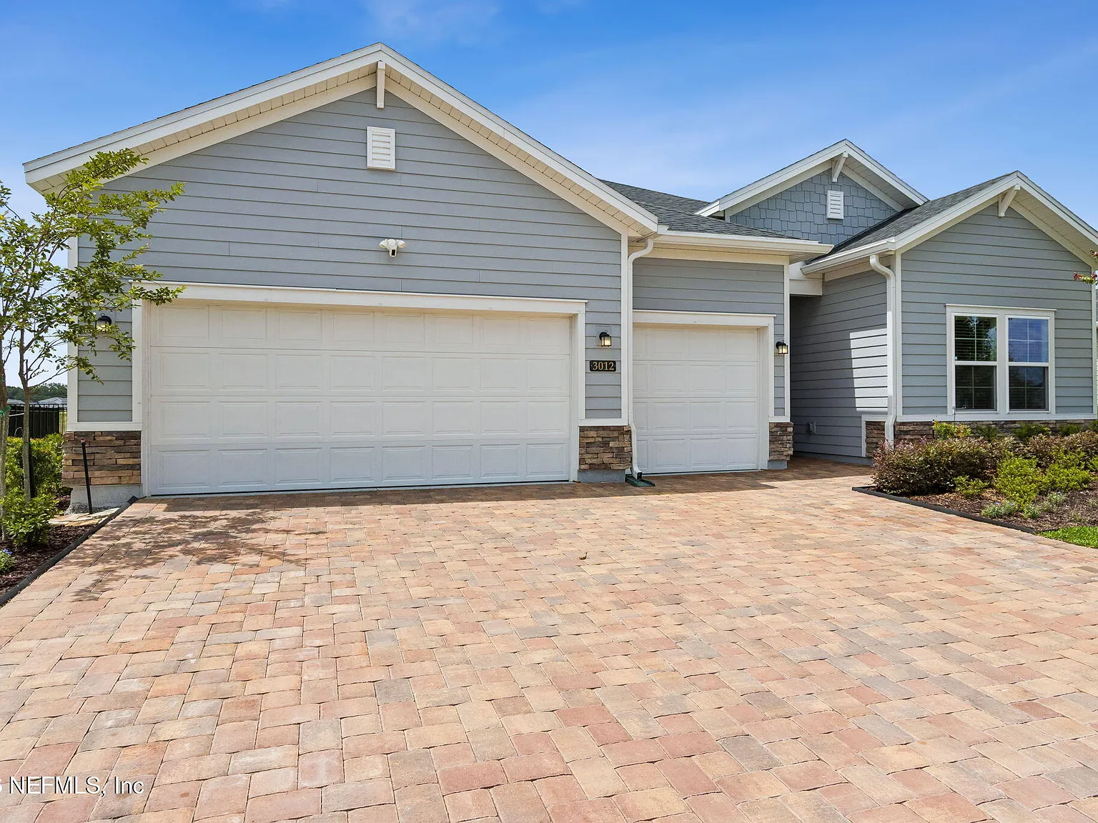 4 bed, 3.0 bath, 2265 sqft, $2,600 — Photo 2