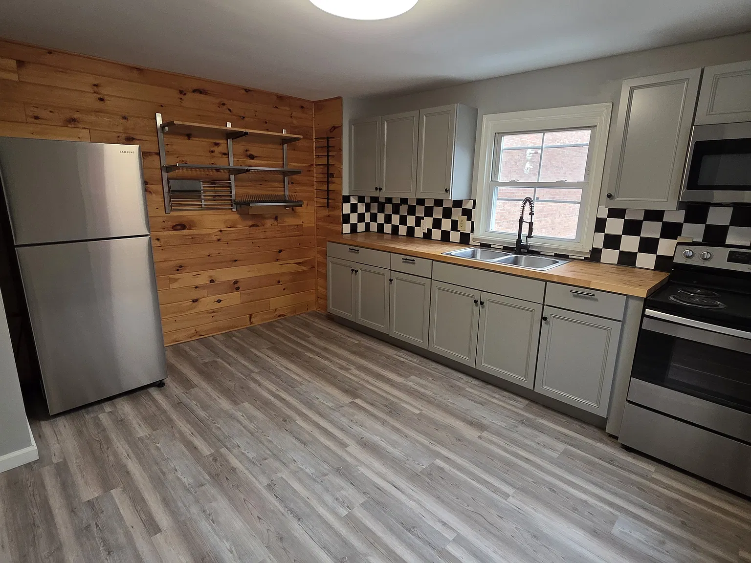 2 bed, 1000 sqft, $1,390 — Photo 2