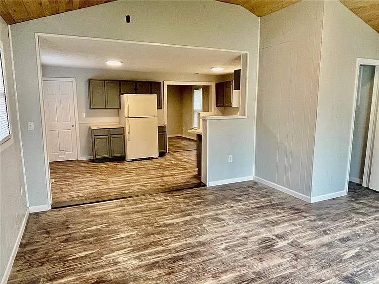 223 E Filbert St — Photo 16