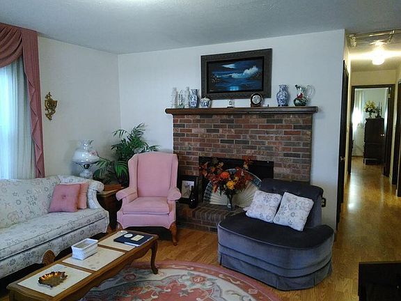 5th image of 105 Westview St