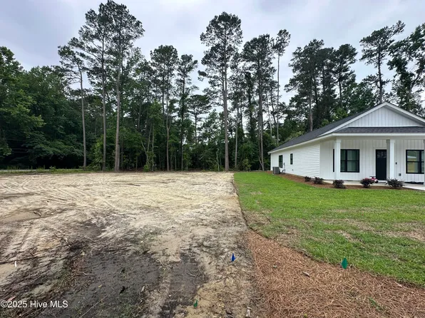 605 N Timberly Lane, Burgaw, NC 28425