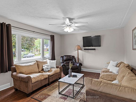 4th image of 52 Marcus St