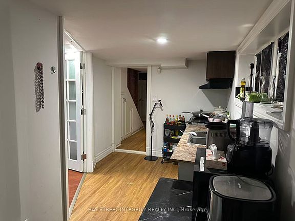 4th image of 275 Estelle Ave