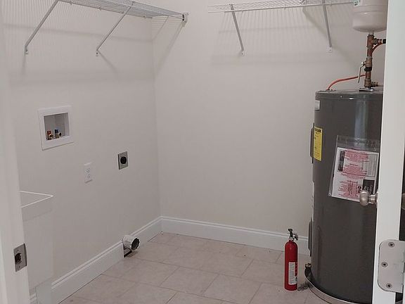 5th image of 1 Sunnydale Cir