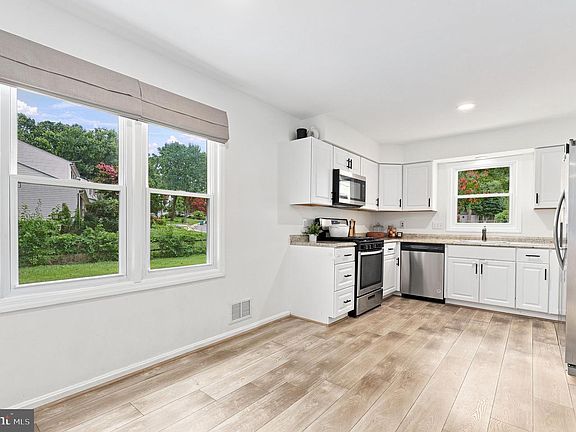 5th image of 6 Brighton Dr