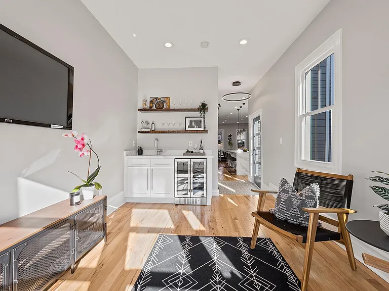 1027 Vinial St — Photo 12
