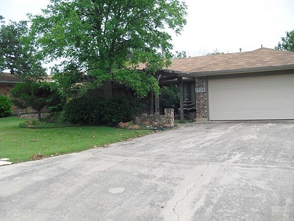 3rd image of 1702 Highland Dr
