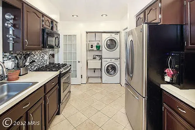 1911 Hillside Dr — Photo 9