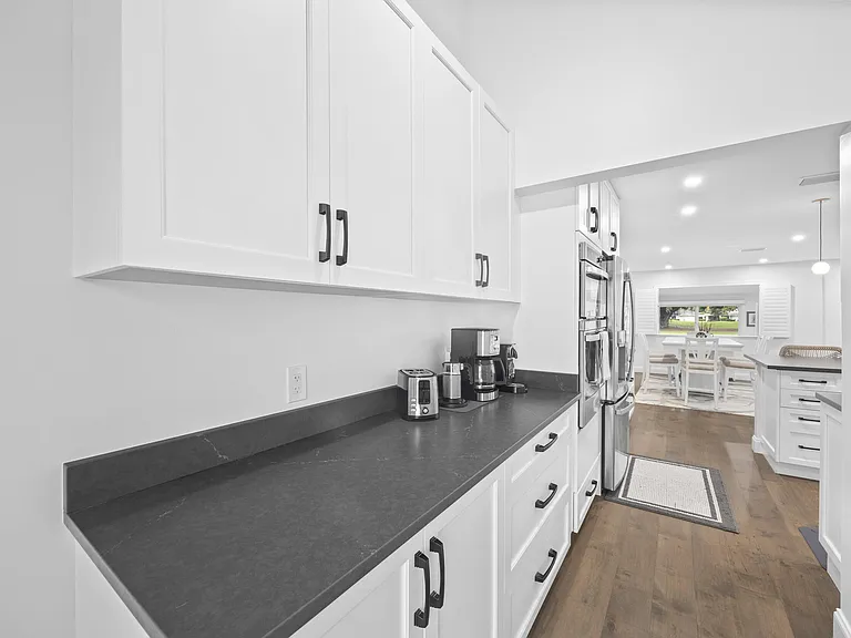 17235 Bay St — Photo 14