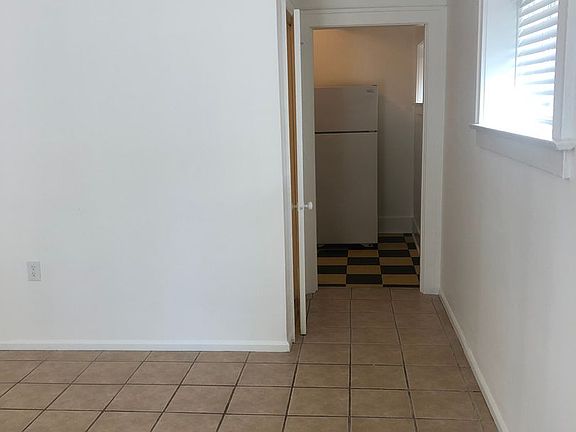 5th image of 1809 SE Hawthorne Blvd APT B