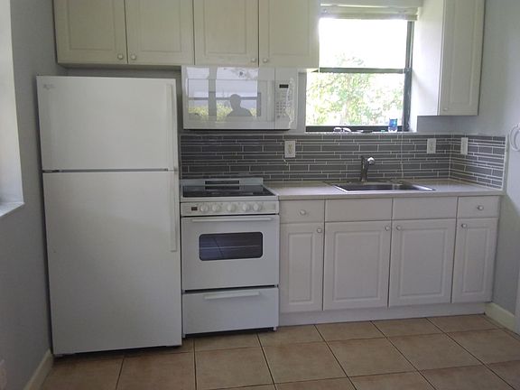 4th image of 1288 Ingleside Ave
