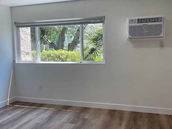 3rd image of 7317 Haskell Ave APT 102