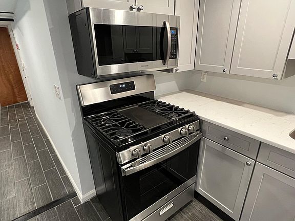 3rd image of 1100 Jackson Ave #1BA