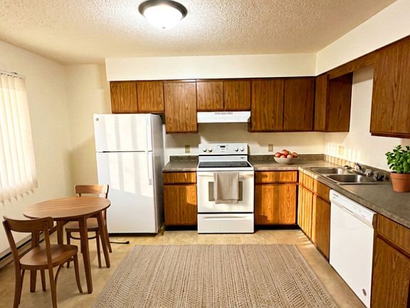 2nd image of 808 Macomber St #8