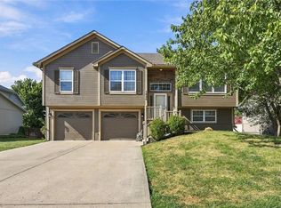 1520 SE 11th St, Lees Summit, MO 64081