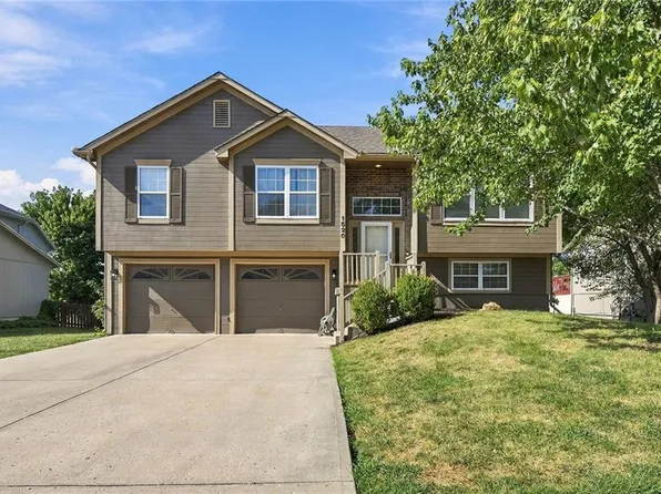1520 SE 11th St, Lees Summit, MO 64081