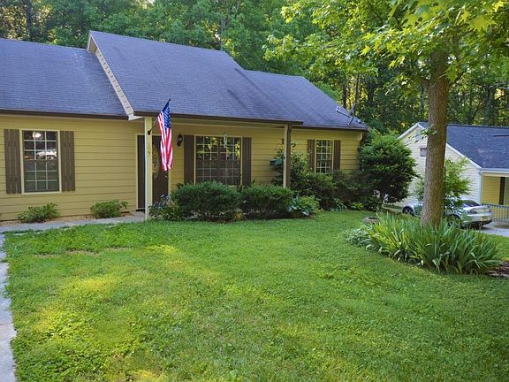 2nd image of 127 Whispering Pine Ln