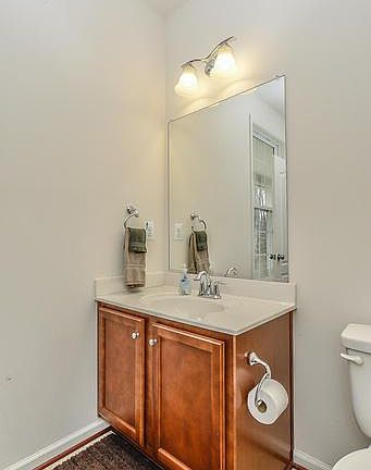 4th image of 390 Long Meadow Dr