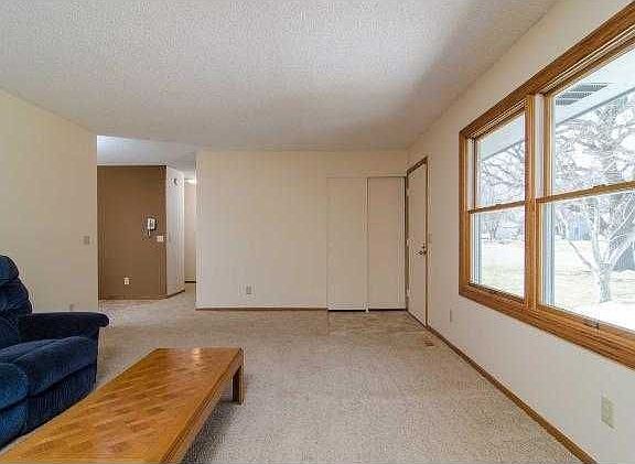 3rd image of 13360 Yorktown Ln N