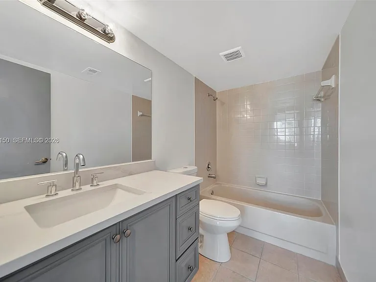 117 Lake Emerald Dr #408 — Photo 24