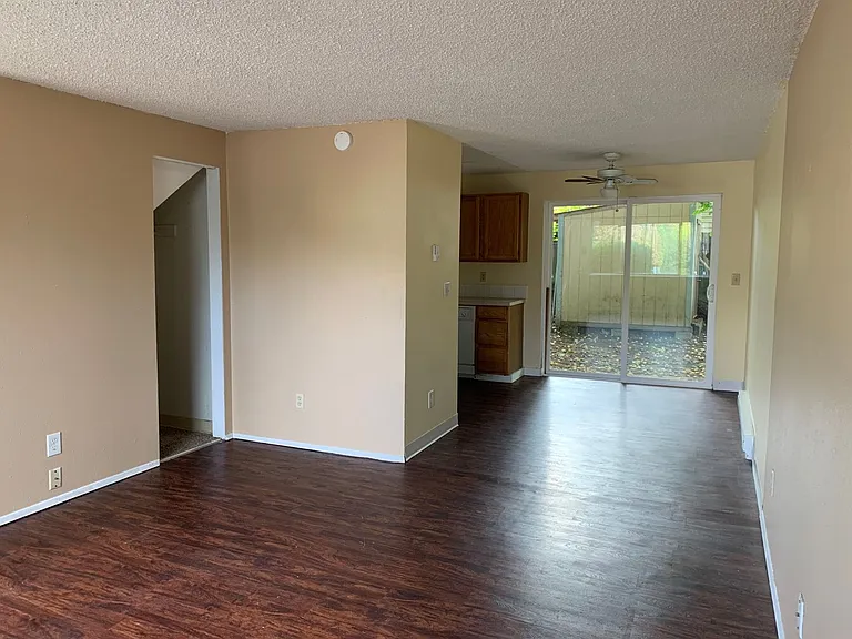 4166 SW 170th Ave — Photo 3