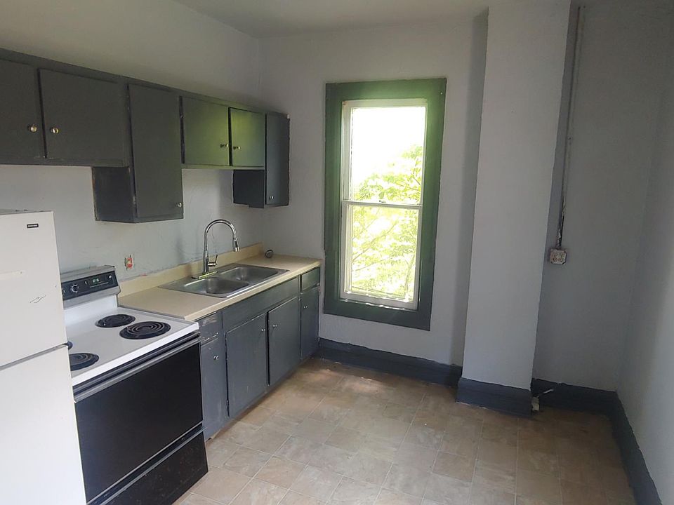 2nd image of 103 E College St
