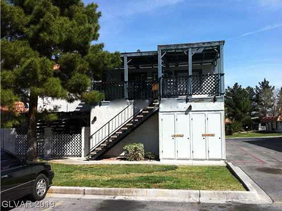 2nd image of 1028 Willow Tree Dr Unit D