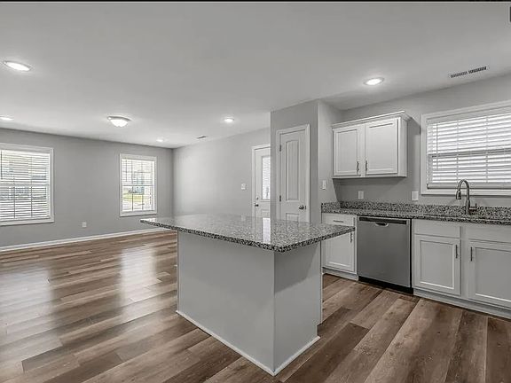 3rd image of 2035 Dolly Dr #2035