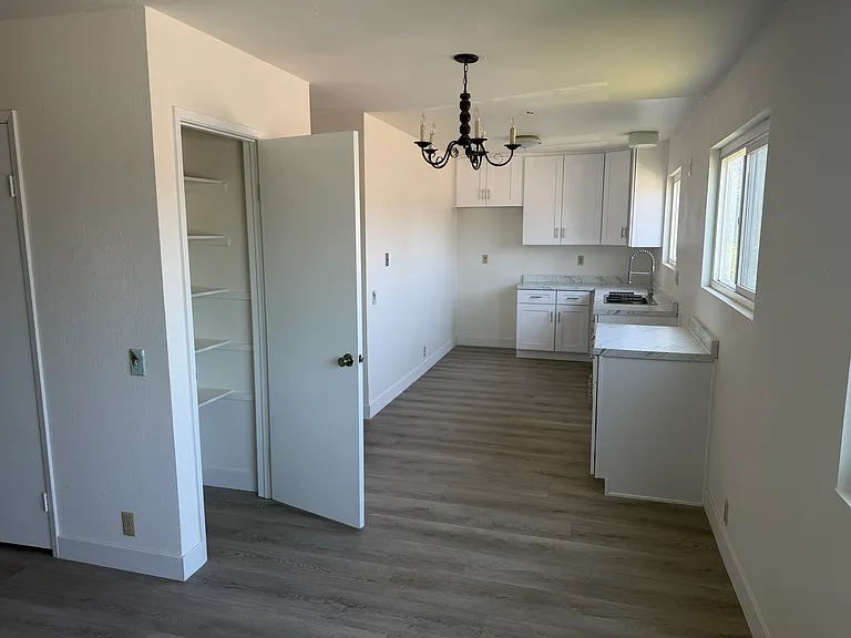 1260 E Washington Ave #8 — Photo 3