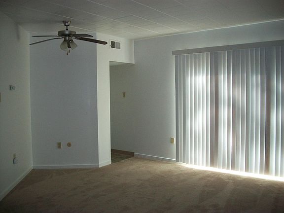 3rd image of 203 N Shenandoah Dr