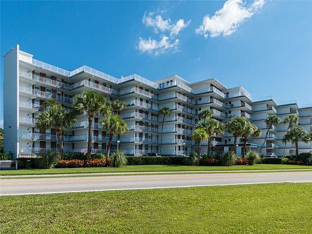 1st image of 935 E Causeway Blvd