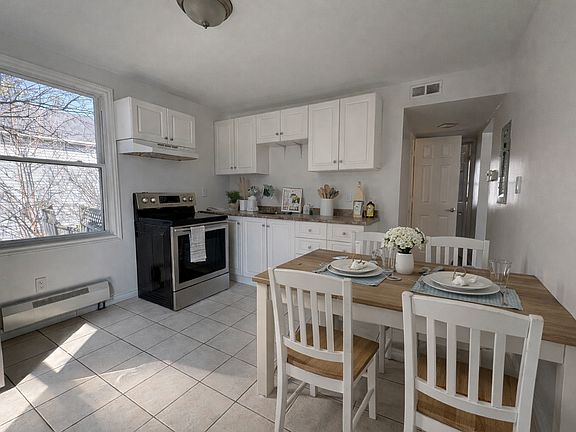 2nd image of 57 Albert St #1