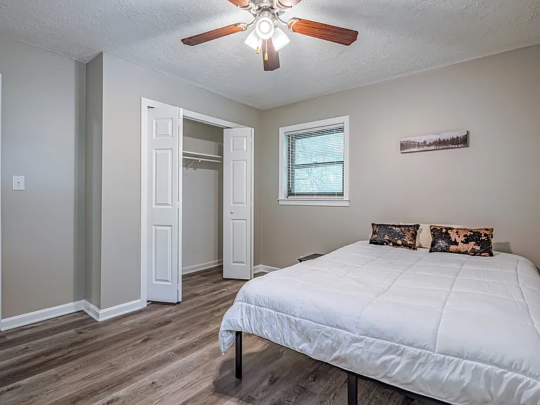 Walnut Cir SW — Photo 3